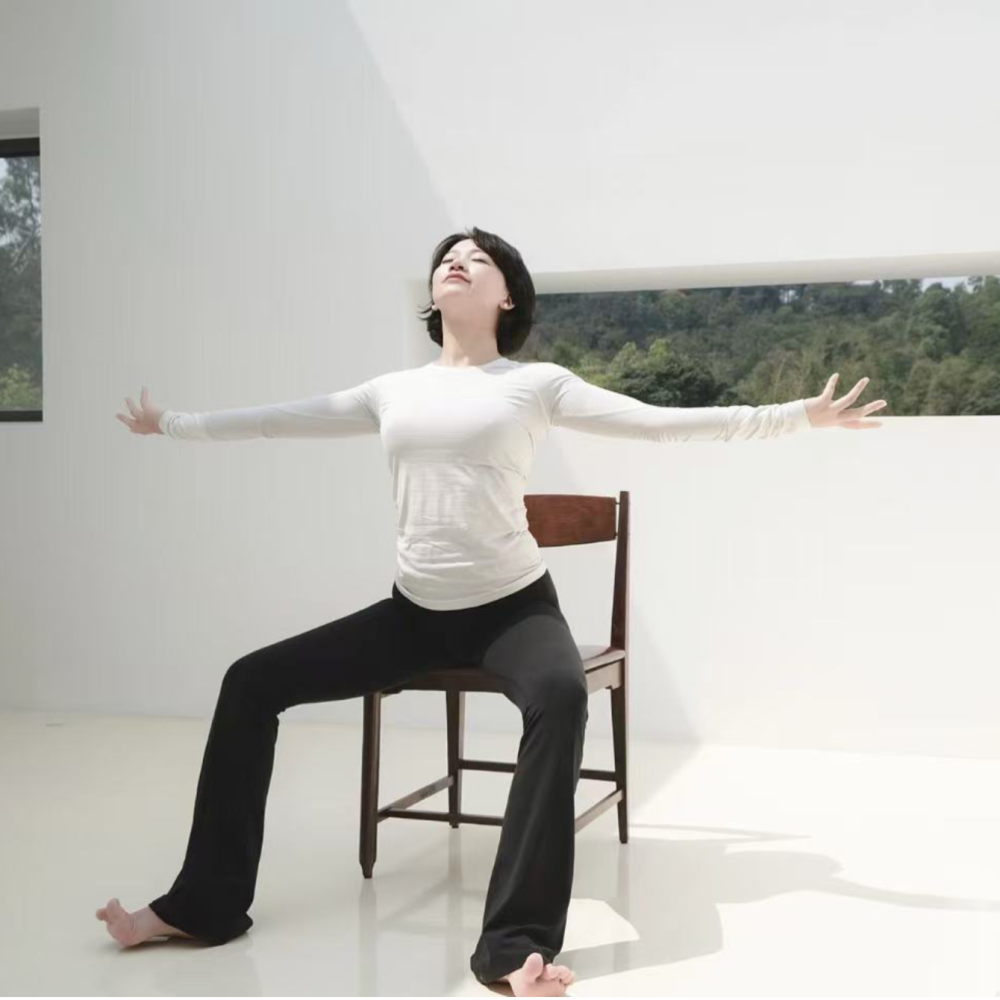 GYROKINESIS® Method on the Mat: Breath and Rhythm